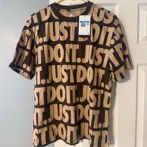 Nike Women's Brown and Tan Graphic Tee